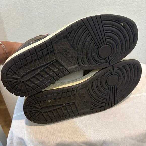 Nike Air Jordan 1 Retro High OG SP Travis Scott "Mocha" sneaker - Picture 11 of 13